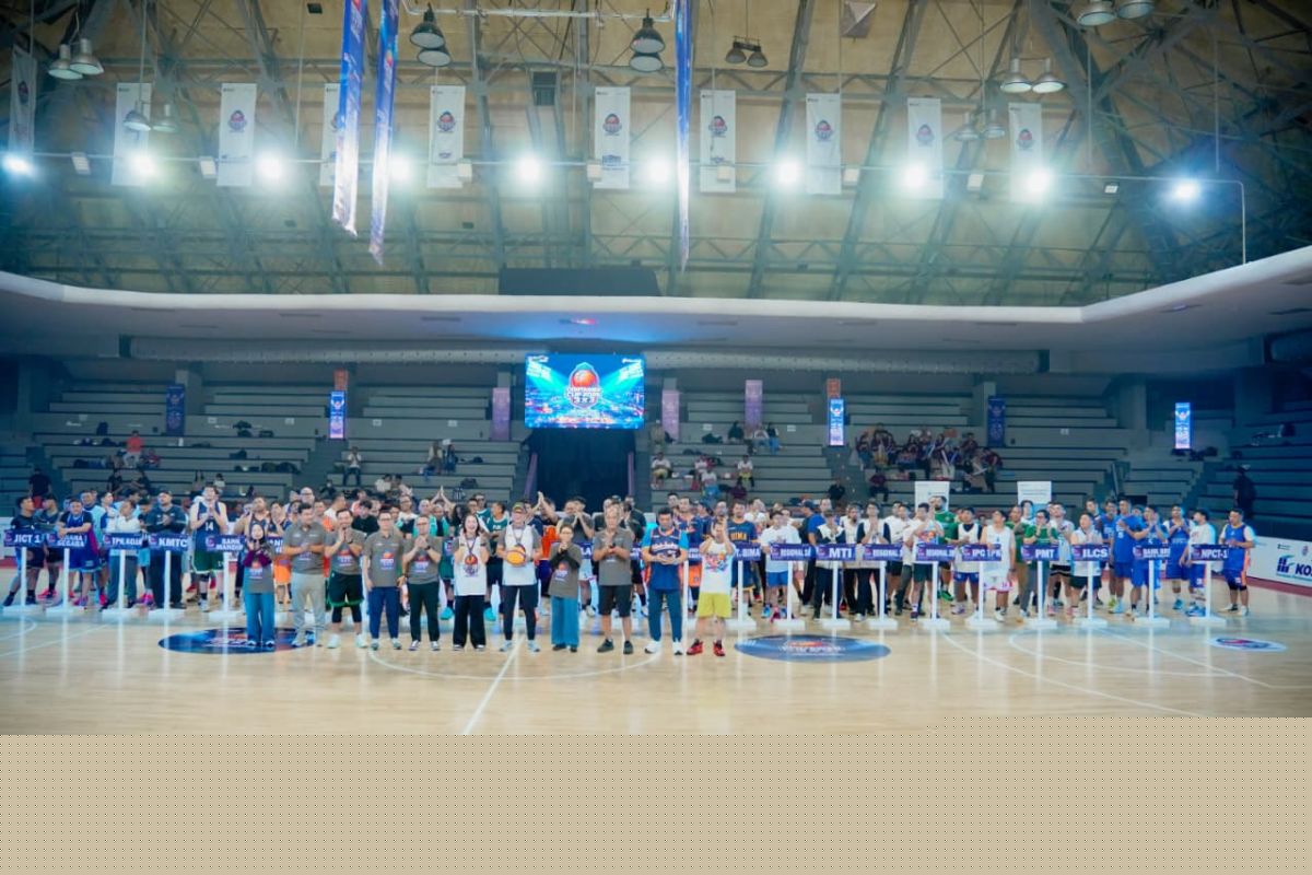 Pertandingan bola basket 3x3 pada ajang Pelindo Container Cup