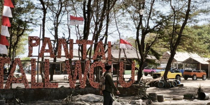 Pemandangan pantai di kawasan wisata Pansela Bantul.