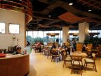261031064142-120 Area wisata kuliner Langit Nusantara di tepi danau Senayan Park