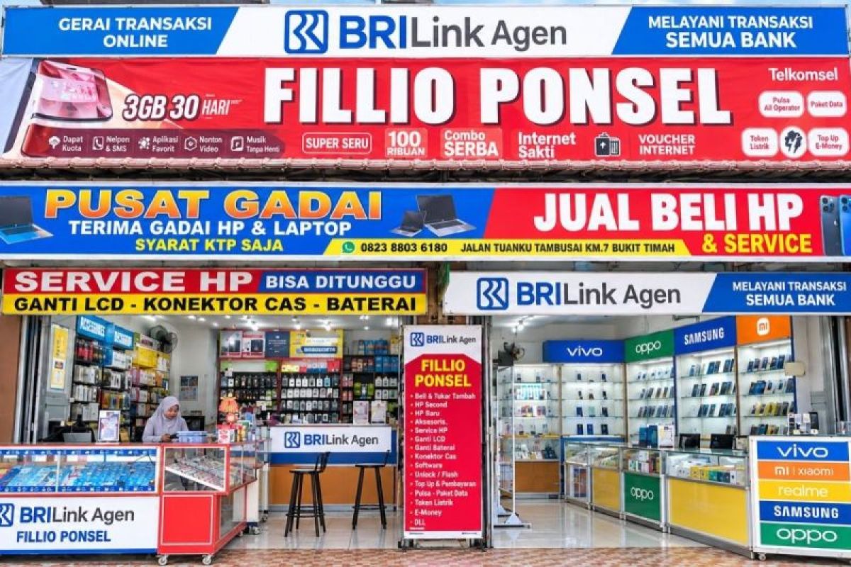 Suasana pelayanan nasabah di lokasi BRILink Agen Fillio