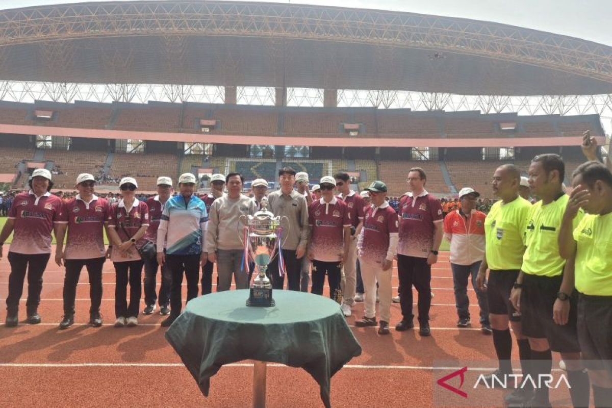 Parade peserta turnamen sepak bola Blispi Youth Cup 2026