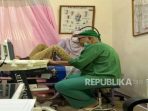 bakti-sosial-ortopedi-di-rs-al-fauzan-jakarta-yang_261025162532-369 Pemeriksaan kesehatan sendi lutut saat bakti sosial