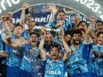 momen-skuad-como-rayakan-keberhasilan-meraih-tempat-ke-serie-a-untuk-musim-2024-2025-setelah-penantian-21-tahun-dok-instagram-at-comofootball-5KWKd Para pemain klub Como 1907 merayakan keberhasilan promosi
